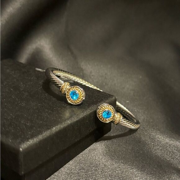 LIVE SHOW BRACELET - Picture 2 of 10